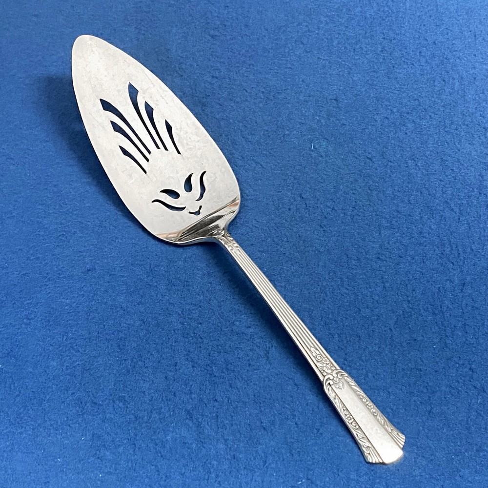 Treasure Pattern by Rogers Silverplate Pie / Cake Server 10 1/2"