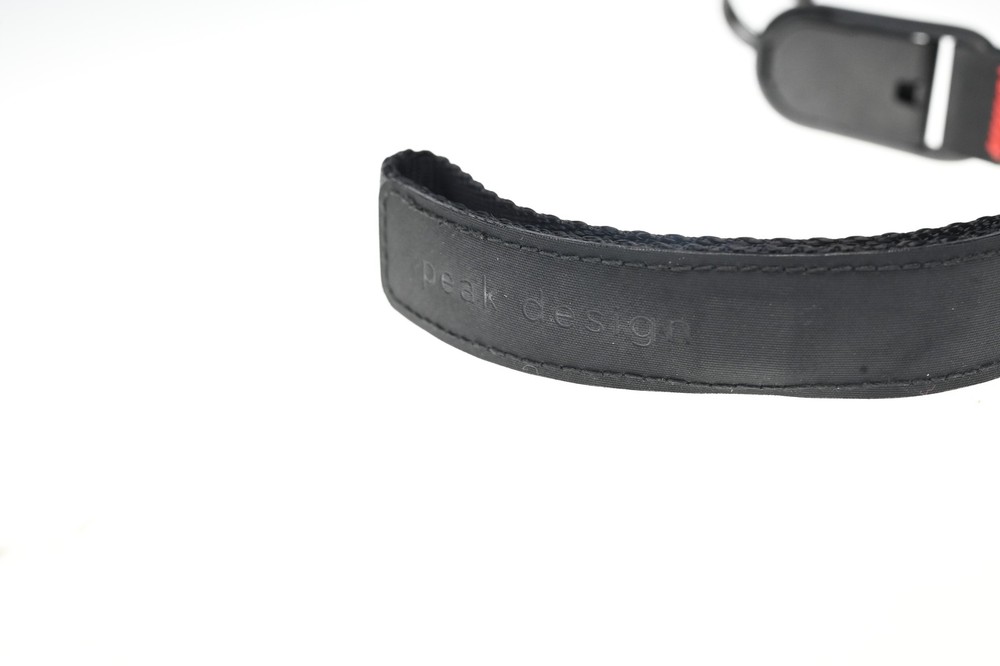 Peak Design Wrist Cuff Strap Black Red #G314