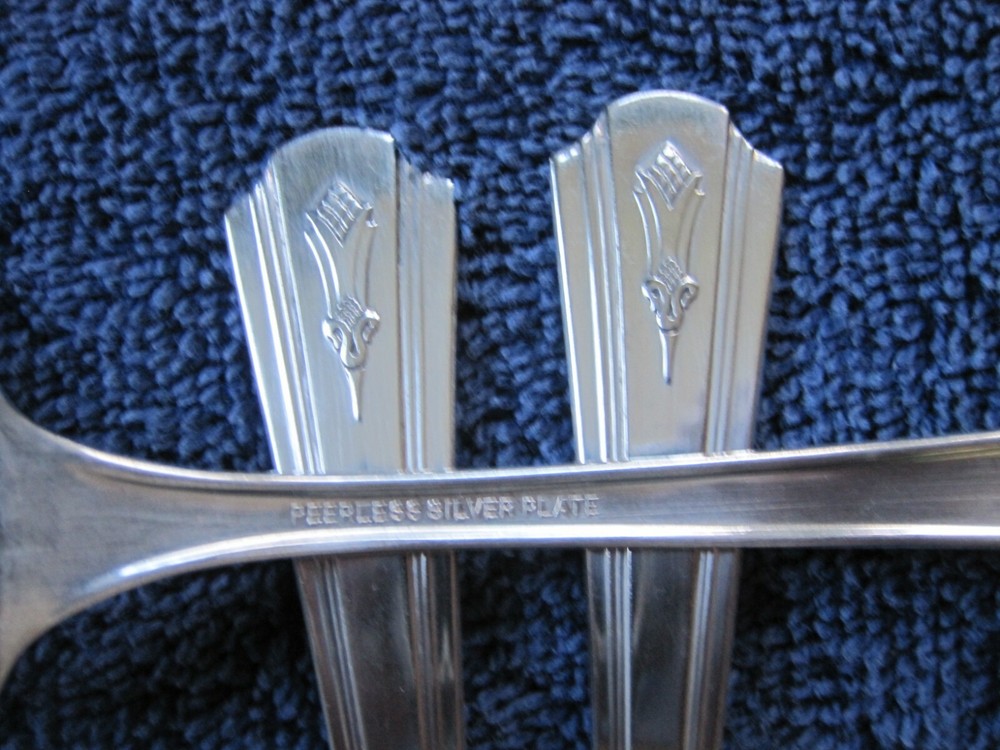 CHARMION 1933 26pc 8 Pl Peerless Oneida Art Deco Silverplate Flatware Basic Set