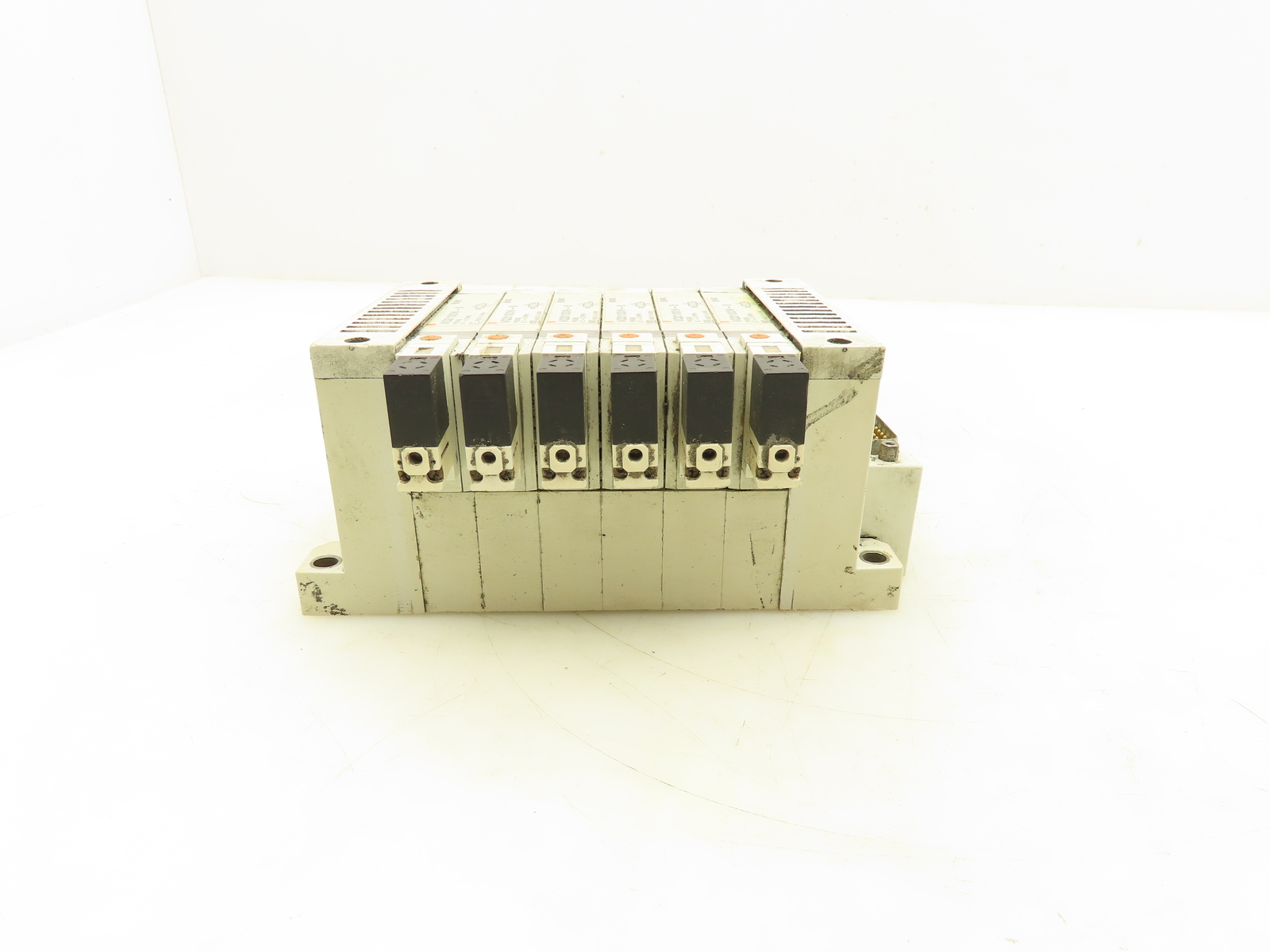 SMC VQ2100N-5 Pneumatic 6-Station Manifold 5/2 Solenoid Valves 24VDC