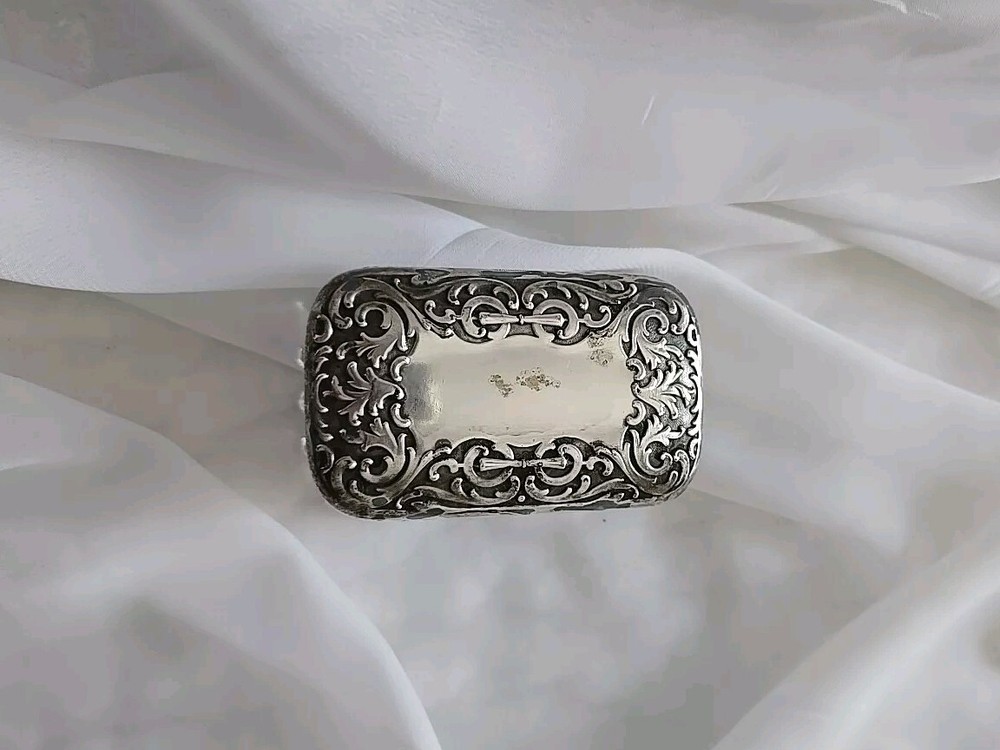 ANTIQUE GERMAN SILVER REPOUSSE LIDDED DRESSING TABLE PRESSED GLASS BOX