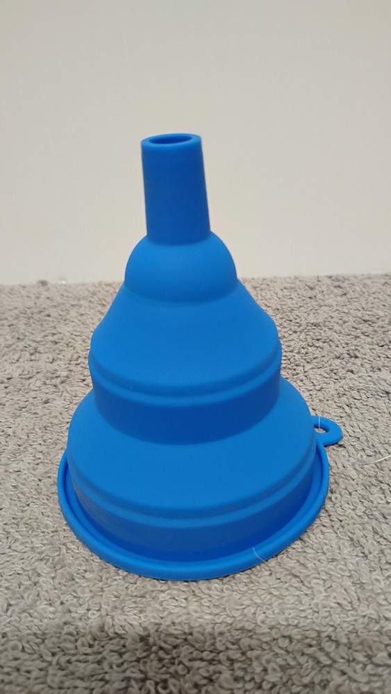 5 NEW Blue Silicone Extendable & Collapsible Funnels. ( 03 )
