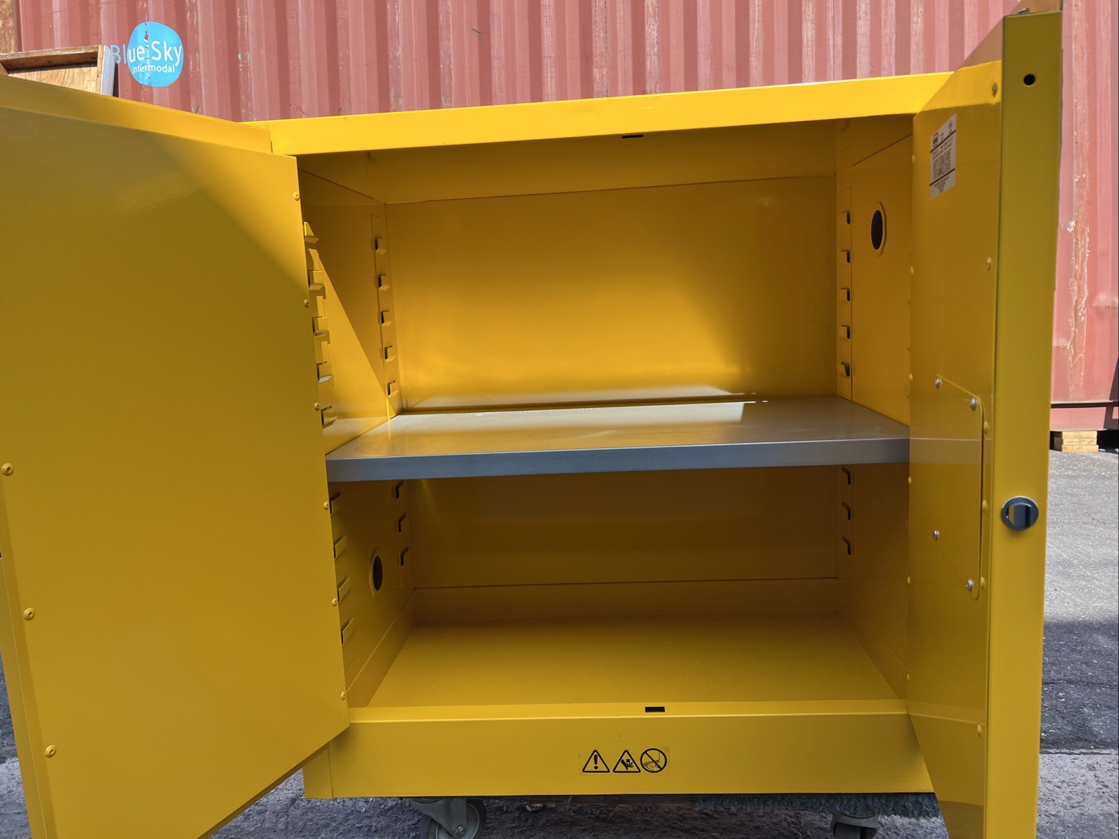 Edsal 22 gal Steel Freestanding Flammable Safety Storage Cabinet