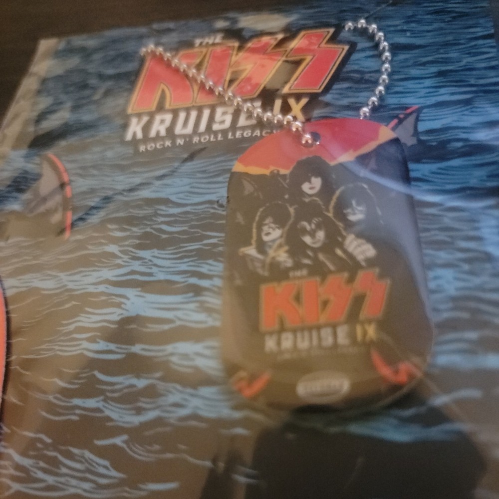 KISS Kruise lot Laminate dog tag and button