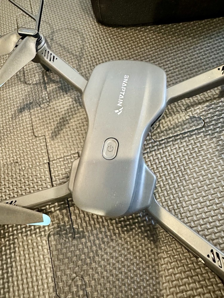 Snaptain E20 2.7K QHD Camera Foldable Drone Remote Controller USED THREE TIMES!!