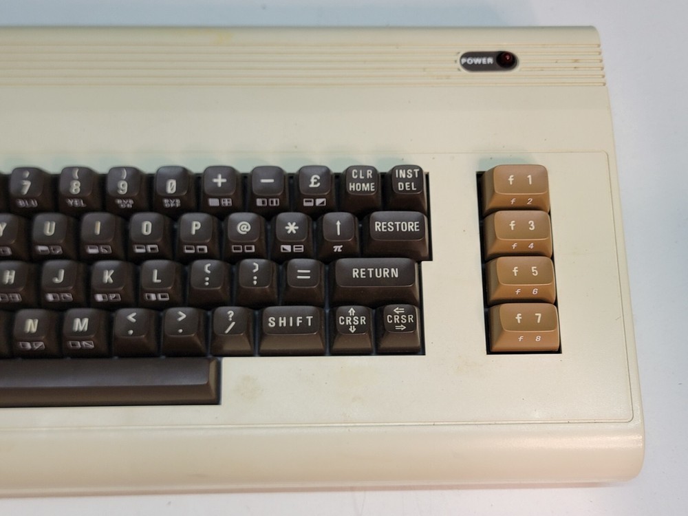 COMMODORE VIC 20 COMPUTER W/POWER SUPPLY & ORIGINAL BOX