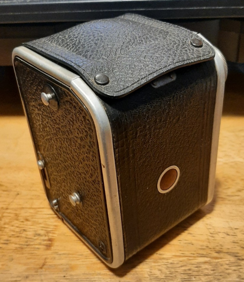 Vintage Kodak Dualflex Camera w/ original cover