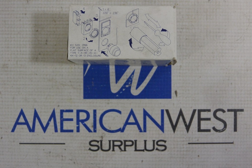 NEW GE C-2000 PUSHBUTTON 9XLVD GREEN LENS
