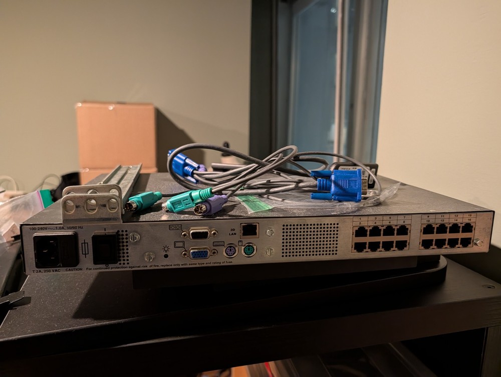 HP EO1010 16 Port IP KVM ETHERNET Switch