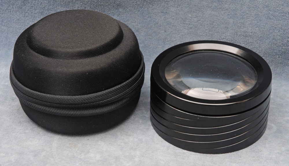 LIGHTED 3-1/2"MAGNIFYING LOUPE IN SOFT CASE