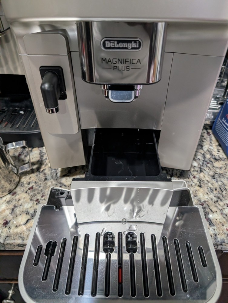 De'Longhi ECAM32070SB Magnifica Plus Automatic Espresso Machine