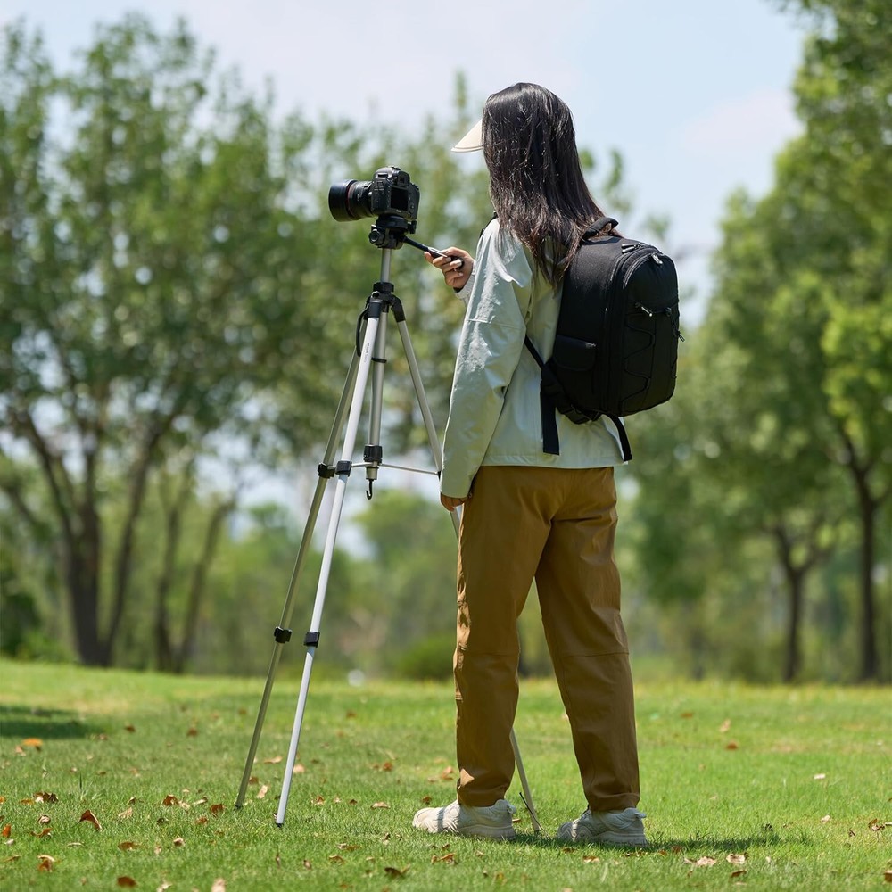 AmazonBasics WT3540 Lightweight Tripod with Bag