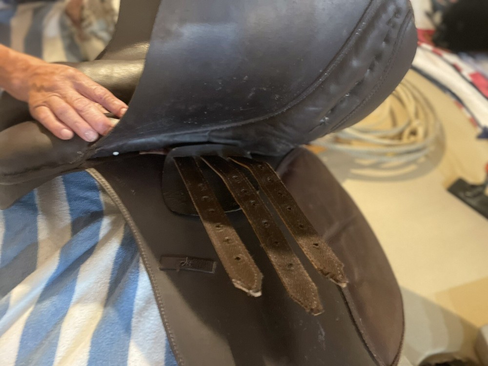 English Saddle 17” Unbranded