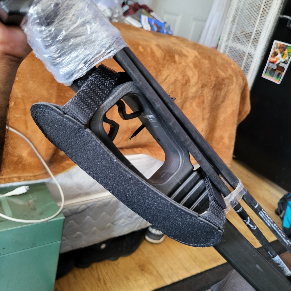 Daisy Youth Archery Compound Bow & 4 Arrows & Quiver (2 Round Tips/2 Sharp Tips)