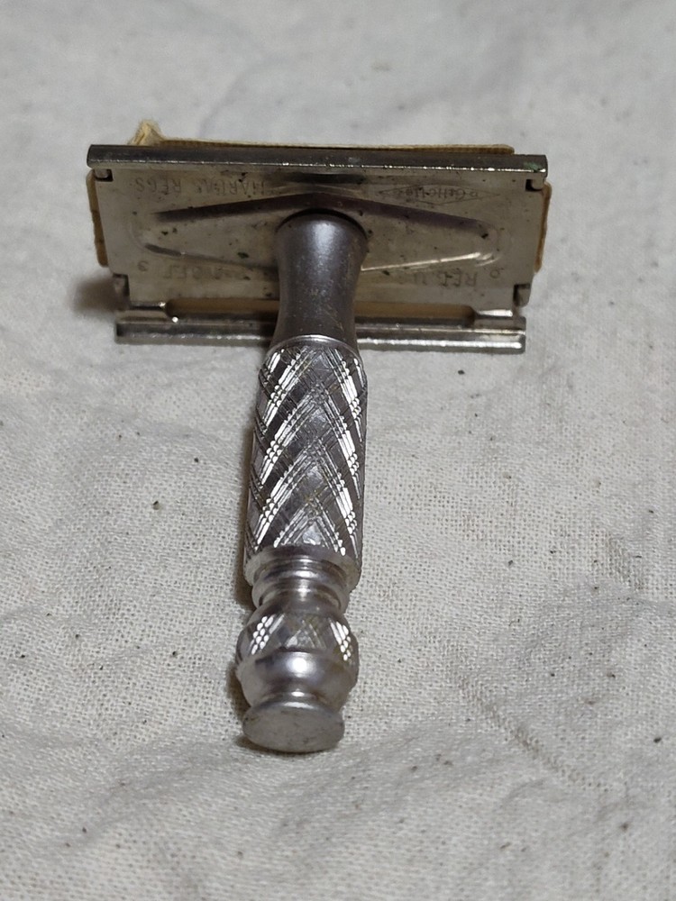 Vintage Gillette Razor D12