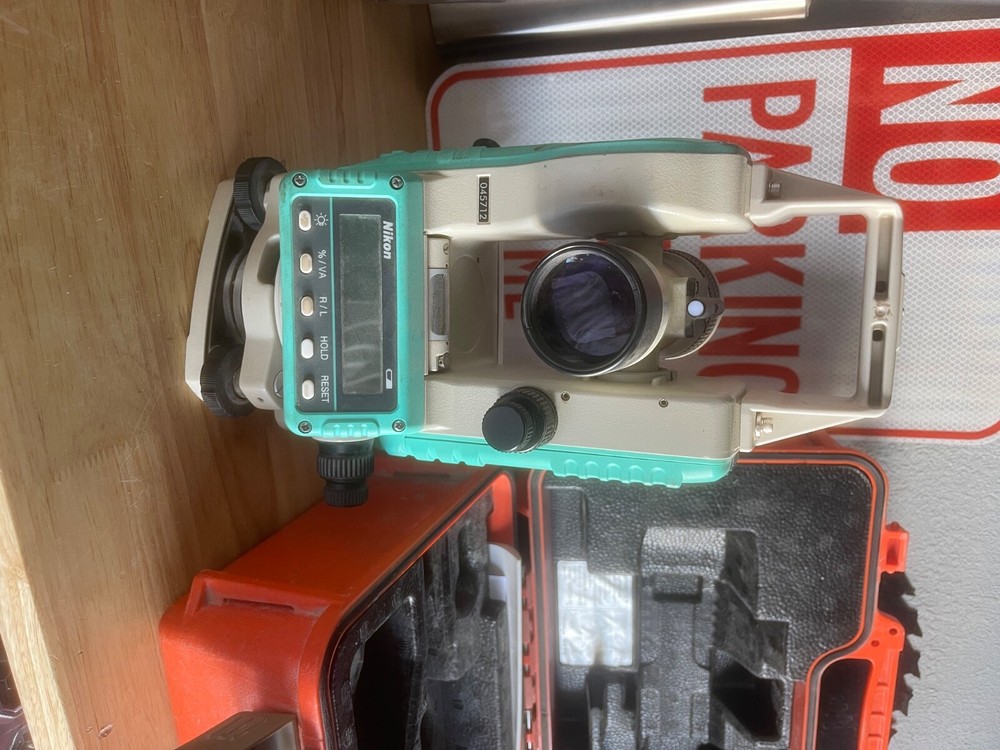 Nikon NE-101 Digital Construction Theodolite - White/Blue