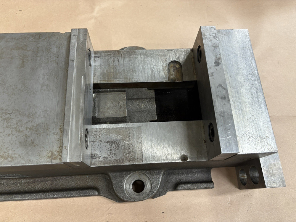 Kurt Manufacturing Precision Machine Vise 6” D60-1 w Vertical mounting adapter