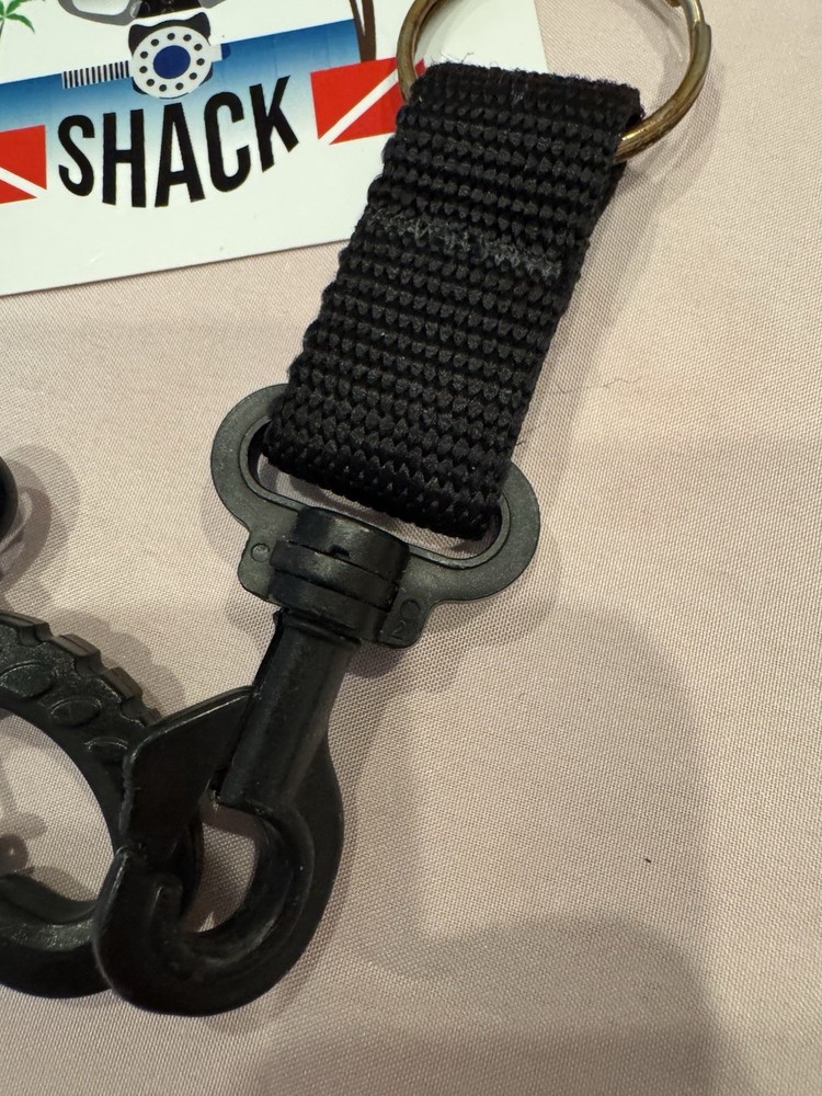 SCUBA REGULATOR / 2 ACCESSORY CLIP NICE!