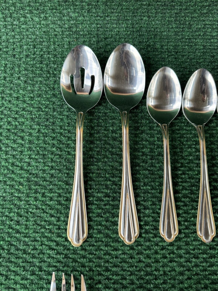 Hampton Silversmiths HSV209 Gold Accent Beaded Flatware 68 Pieces