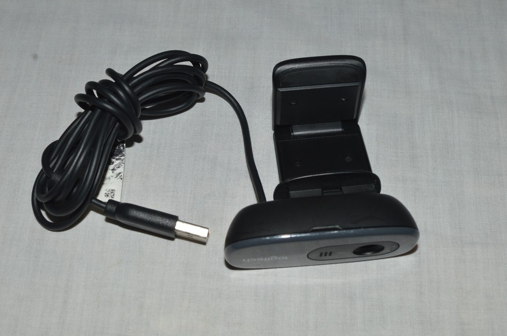 EUC Logitech C270 HD Webcam 720p Widescreen HD Video Calling +Light Correction