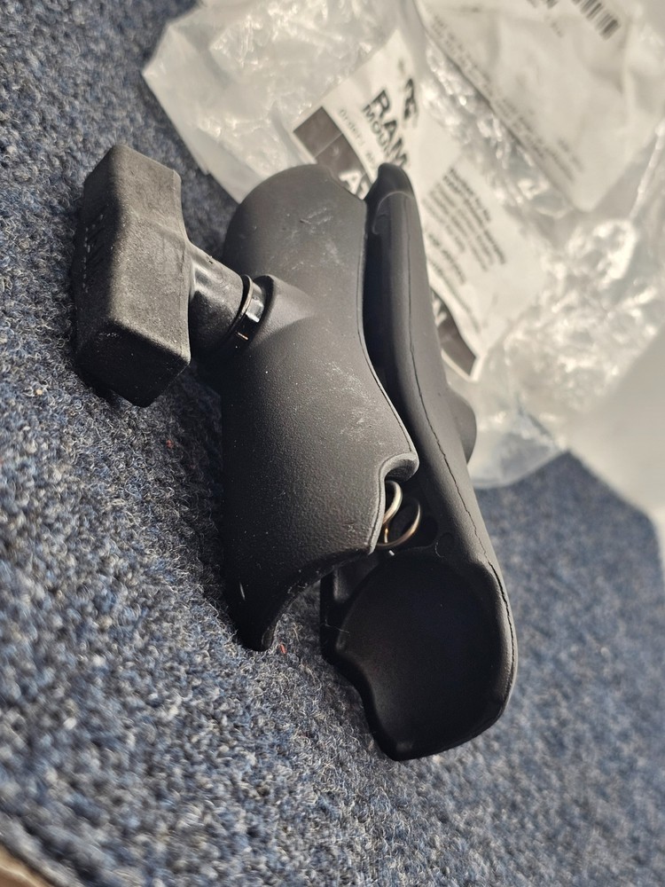 RAM Mounts RAM-201U C-Size Double-Socket Arm Black