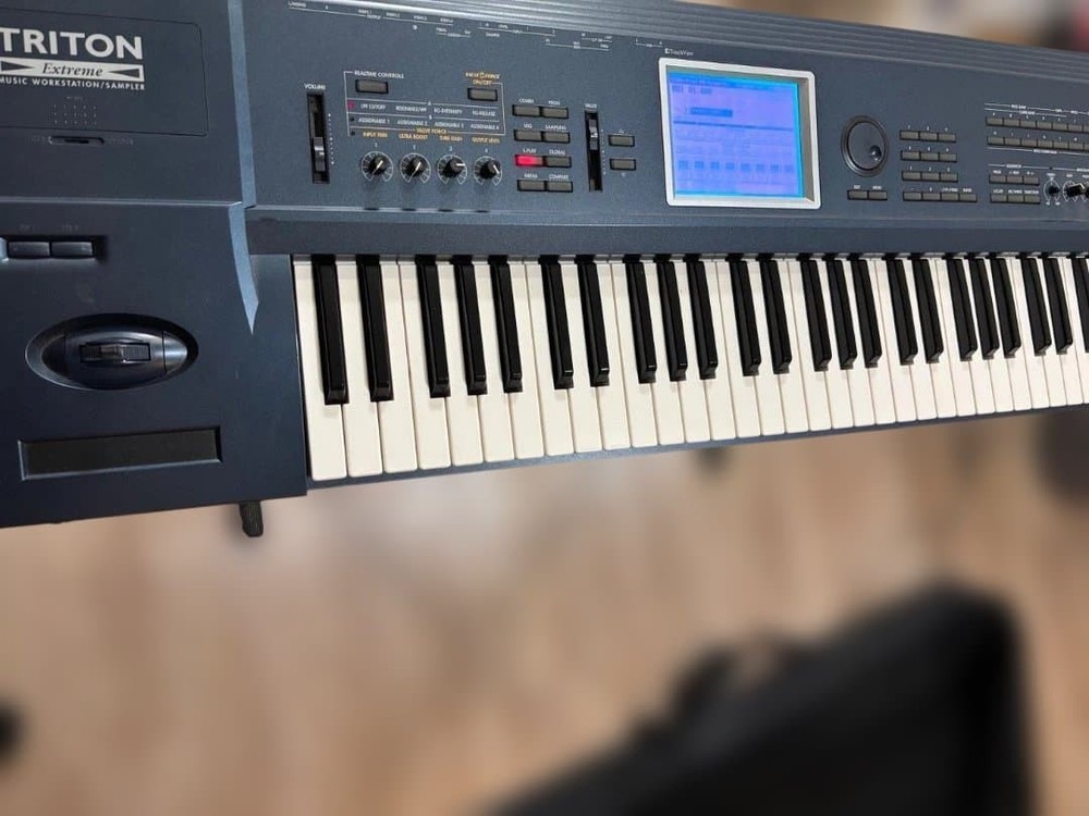 KORG Triton Extreme 61-Key Synthesizer