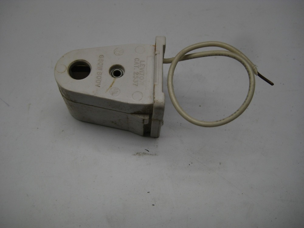 LEVITRON 2537 LIGHT POST HOLDER UNMP