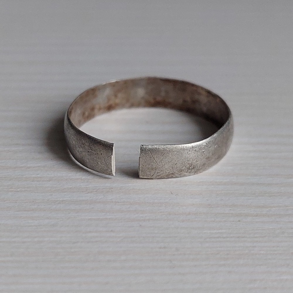 Authentic Russian Empire 19th silver wedding ring with 84