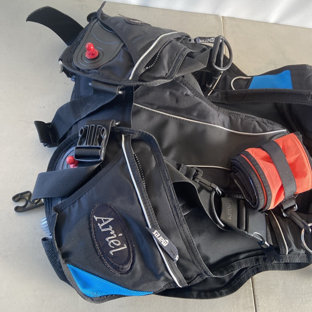 Mares Ariel Diving Vest Size Medium.