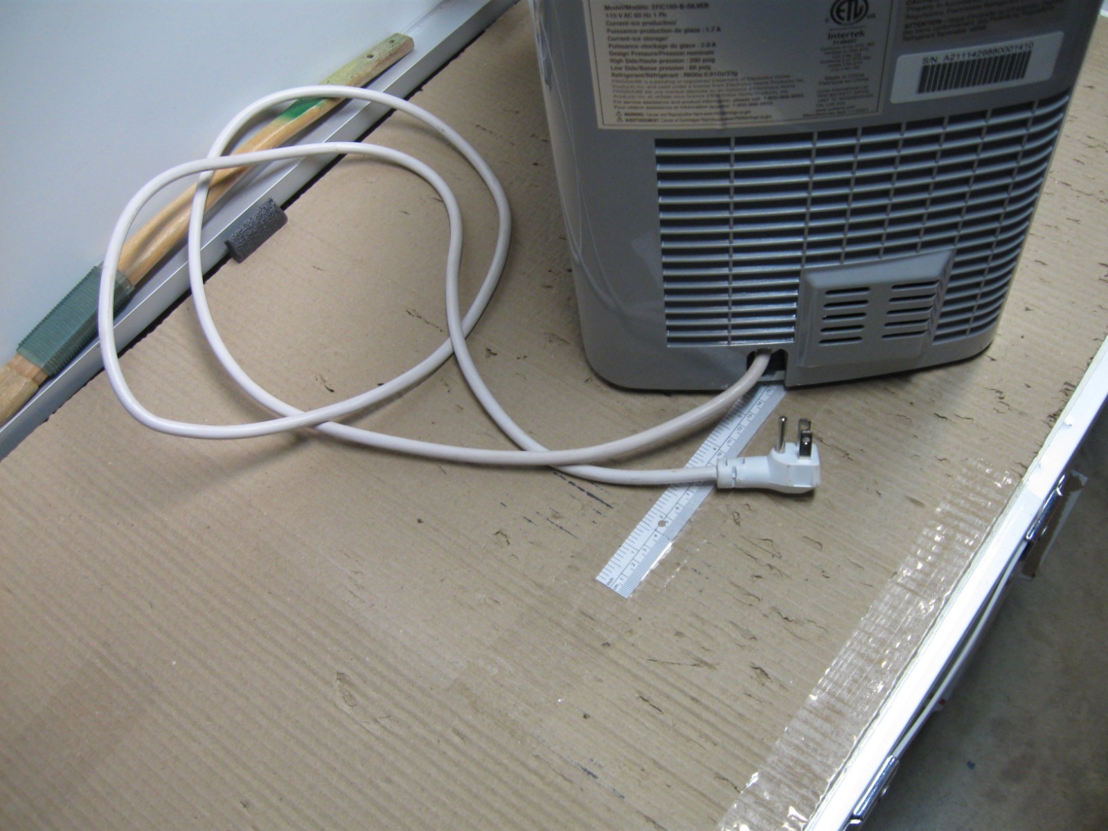 Portable Ice Maker, Frigidaire, Countertop/Picnic Table/Camping, Used Once