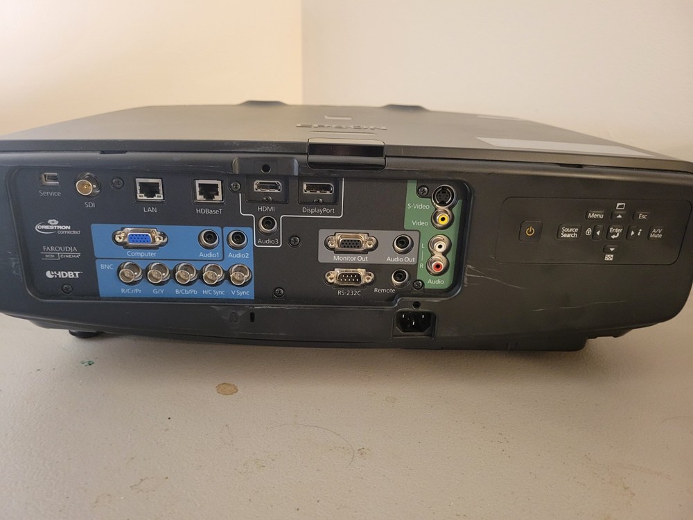 Epson PowerLite Pro G6900WU Projector
