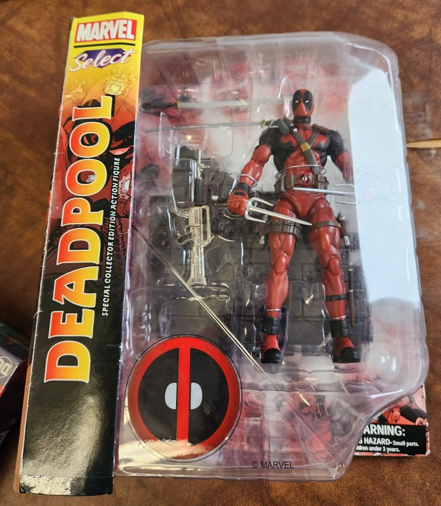DEADPOOL WITH DIORAMA BY MARVEL SELECT