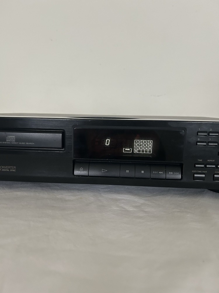Sony CDP-211 Single Disc CD Compact Disc Player - Tested Working.NO REMOTE