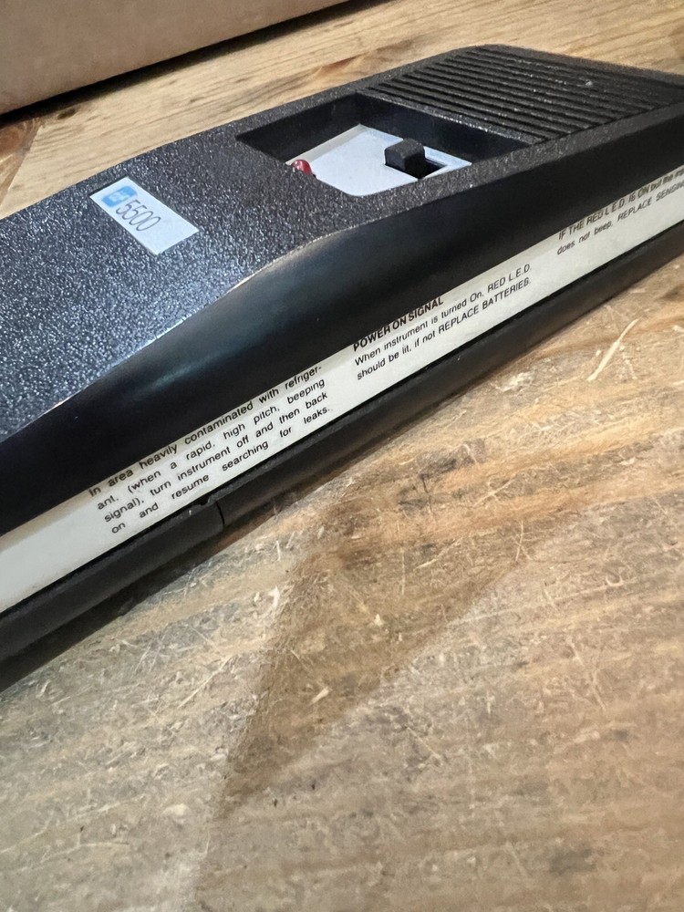 TIF 5500 Pump Style Halogen Leak Detector WITH CASE