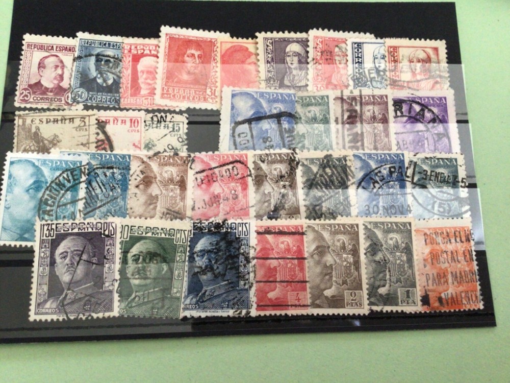 Spain 1930’s -1946 mounted mint & used stamps  Ref A8875