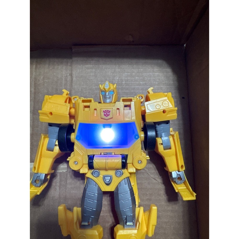 Transformers Bumble Bee Cyberverse Talking . Missing weapons