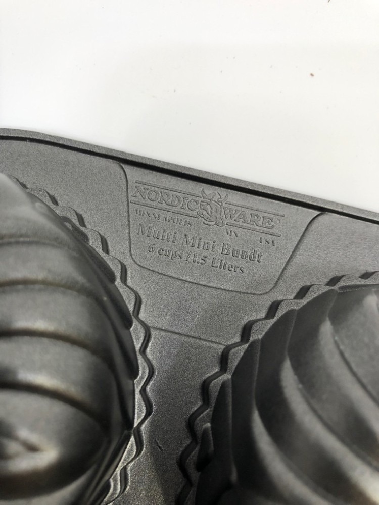 NEW MULTI MINI BUNDT PAN.