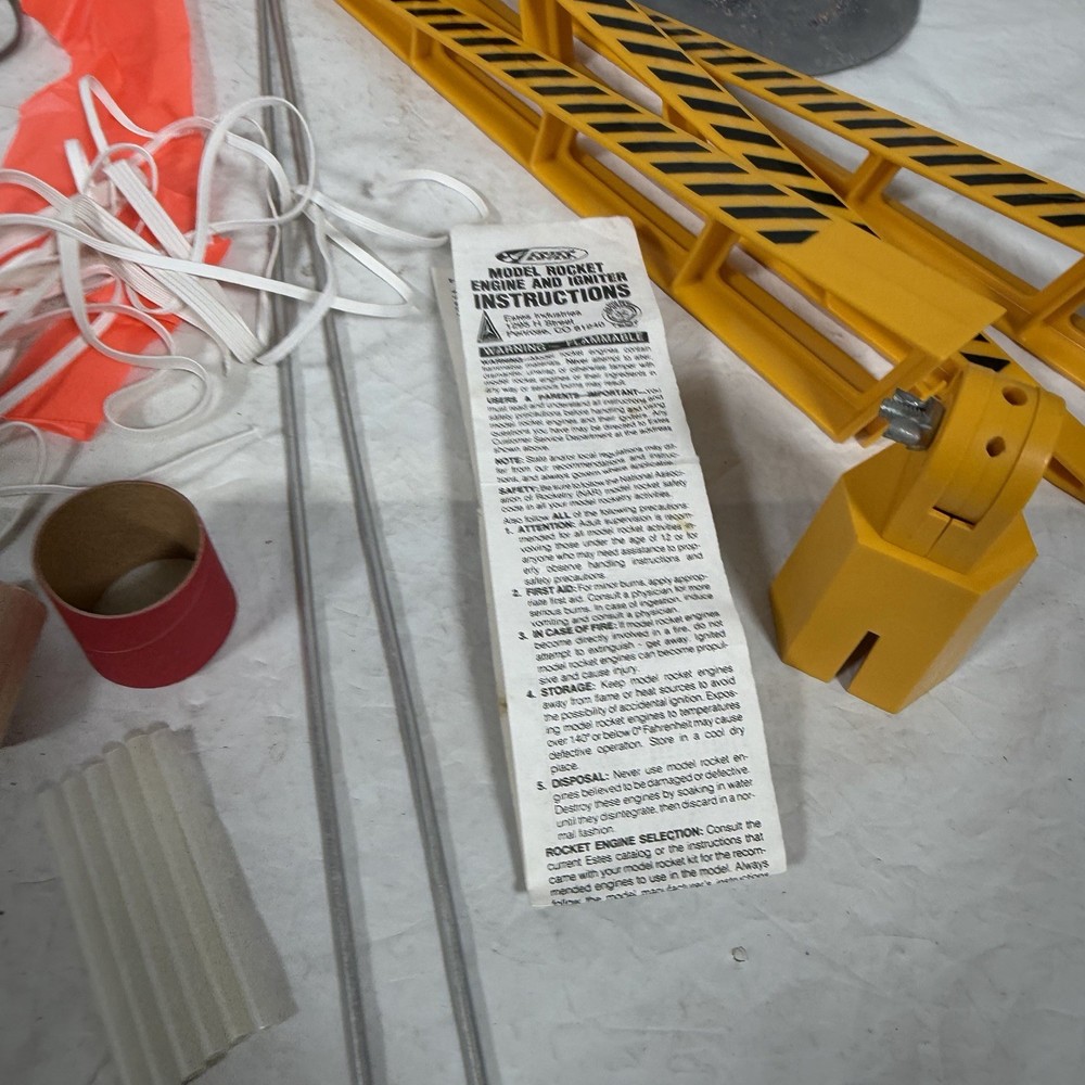 Vintage Estes Model Rocket Launch Set Range Box Pad Electron Beam Controller