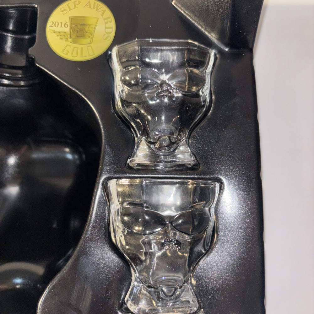 LARGE OUTER SPACE VODKA ALIEN HEAD EMPTY BOTTLE LIMITED EDITION BOX SHOT GLASSES
