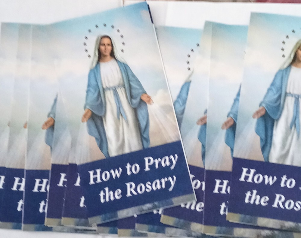 How To Pray The Rosary Pamplet 12pcs
