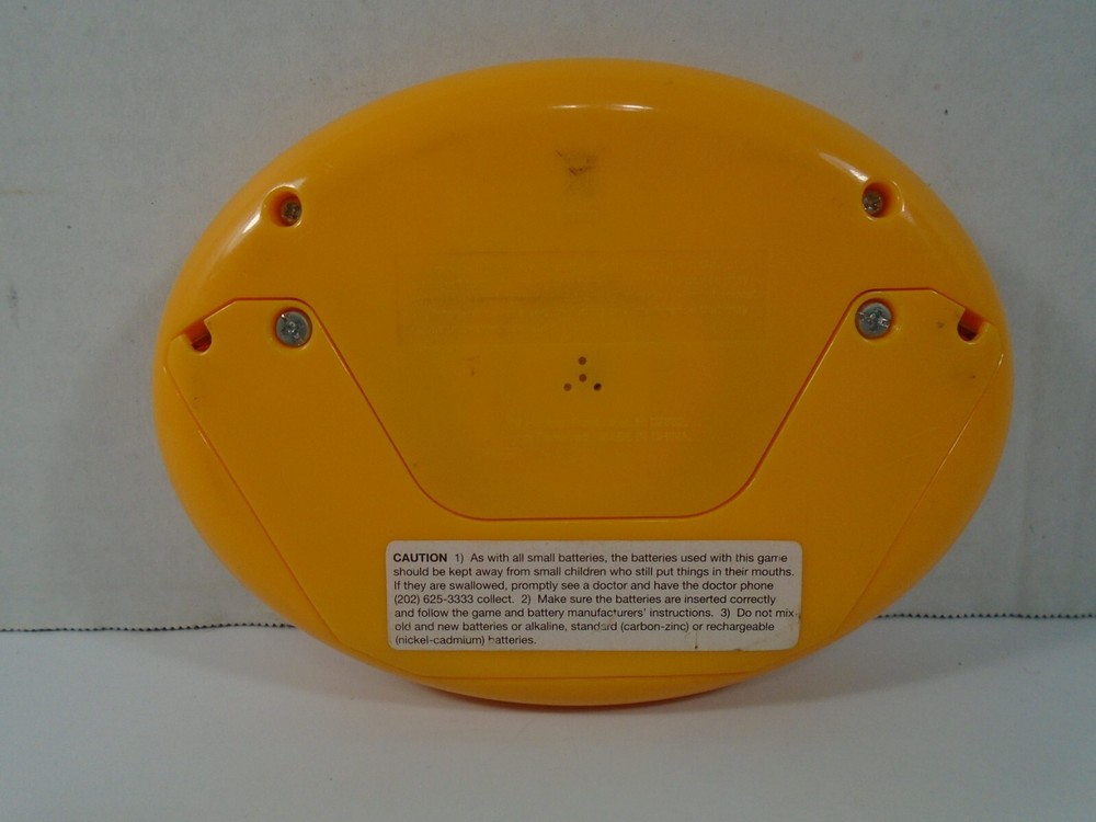 2002 HASBRO--ELECTRONIC MINI YELLOW SIMON GAME (LOOK)