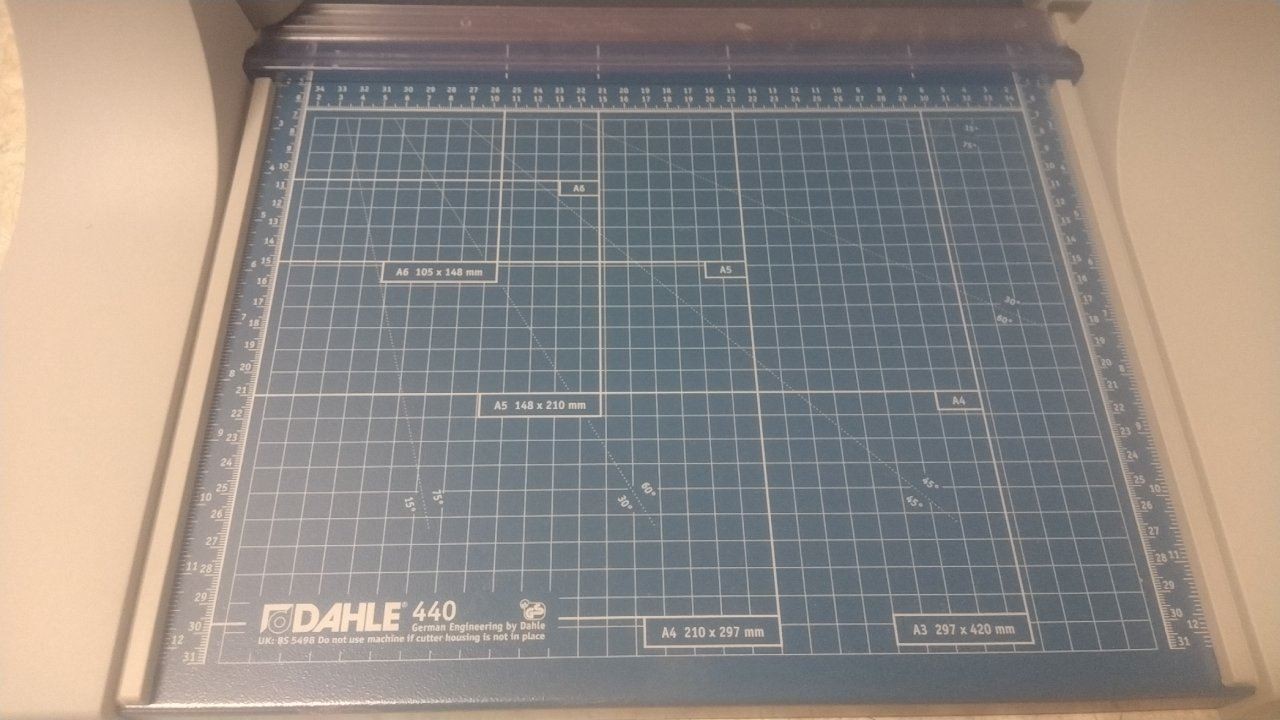 Dahle 440 30 Sheet Cap 14-1/8 In Cut L Rolling Blade Countertop Paper Trimmer