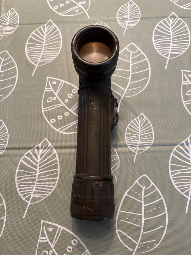 Original WW II U.S. Army Anglehead Flashlight TL-122C Made Of Plastic