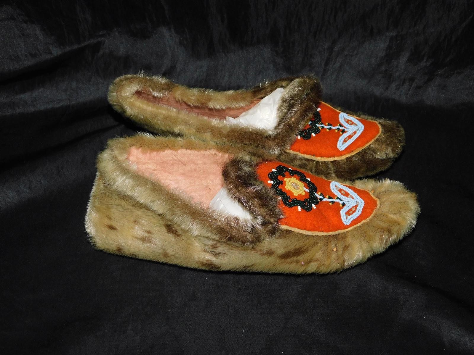 Vtg Inuit Made Fur Slippers Orange Felt Beaded Flower Womens Size 6 Moccasins