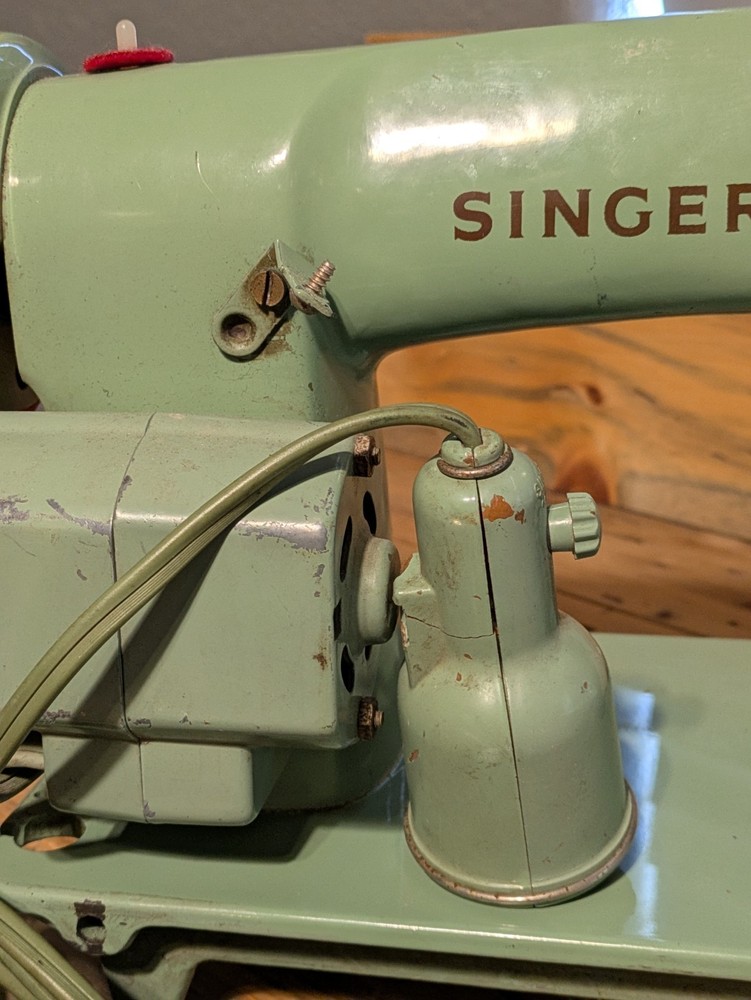 SINGER Model 185J Sewing Machine