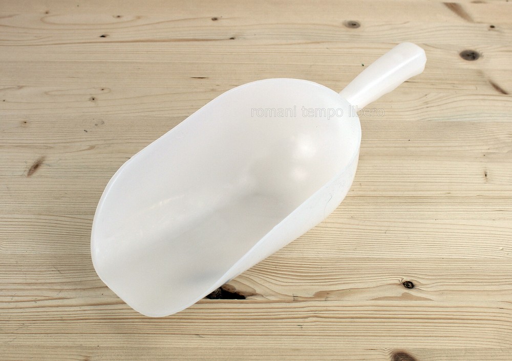 Large Plastic Feed Chair 1kg.