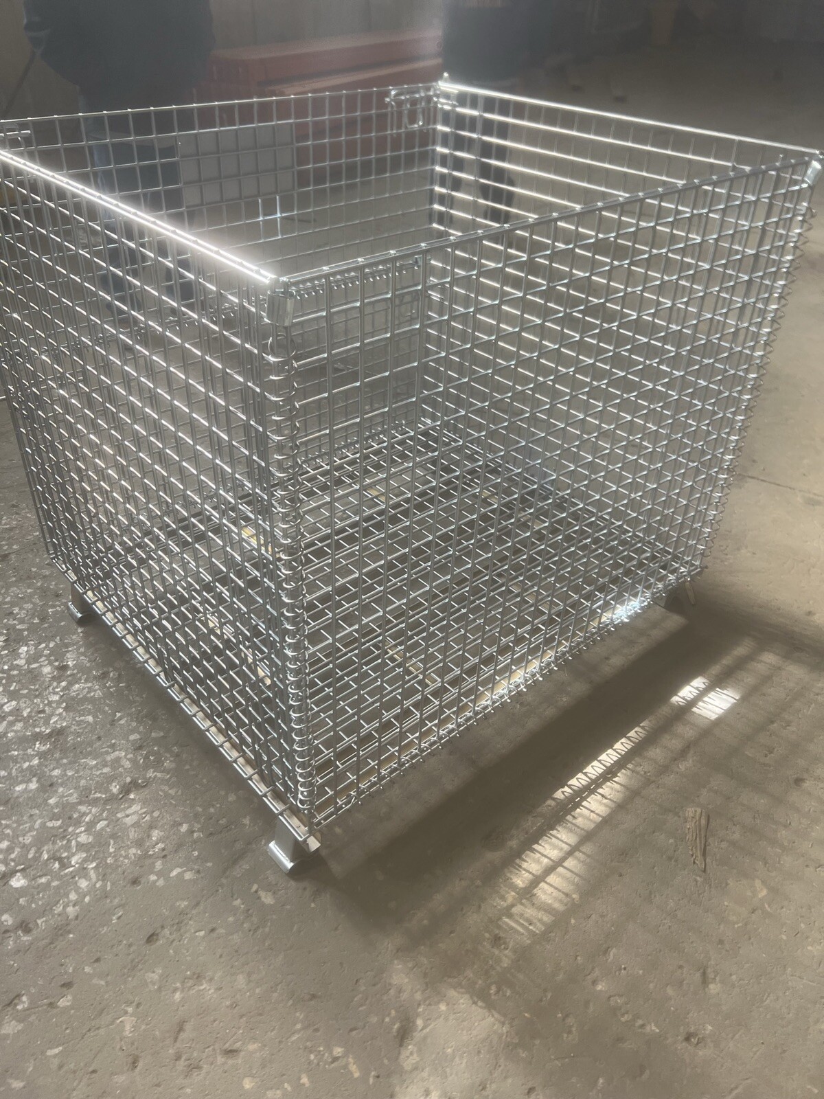 New wire basket 40”x48” x 42” tall gate on one side stackable wire basket 4000#