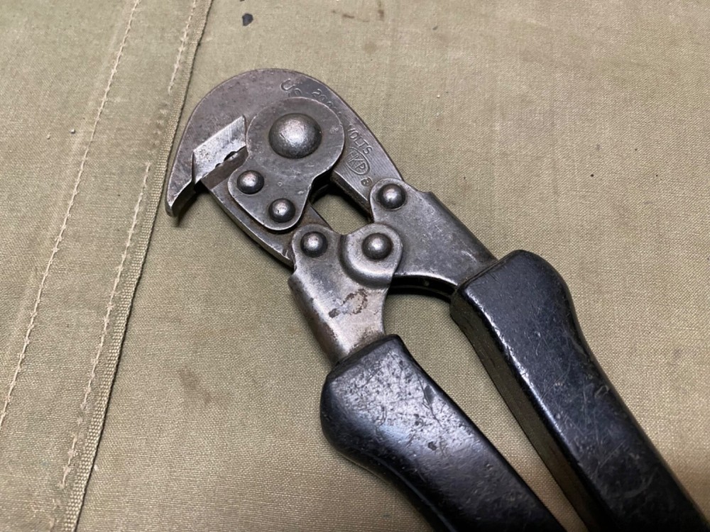 ORIGINAL WWII US ARMY M1938 WIRE CUTTERS-DATED 1945
