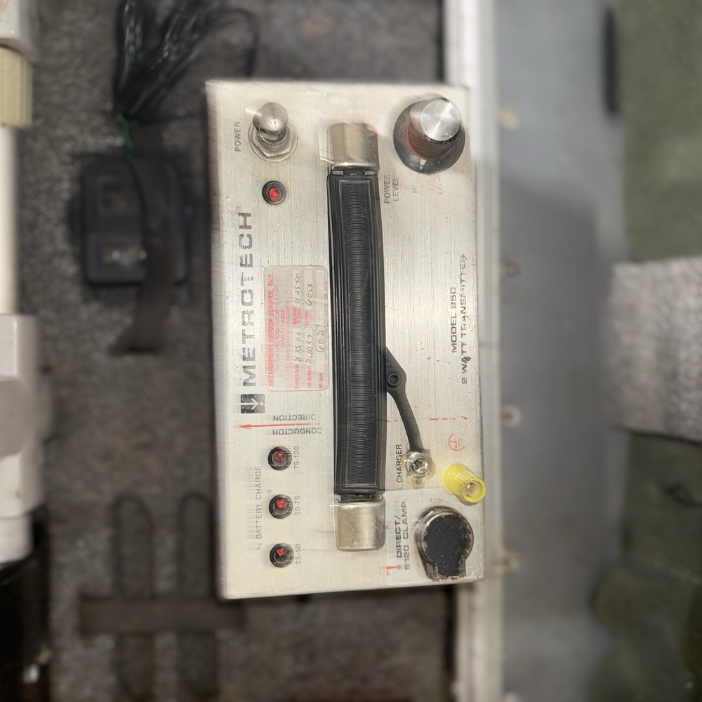Metrotech 850 Cable and Pipe Locator
