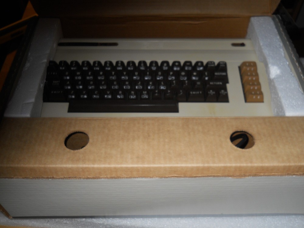Commodore Vic-20 Computer - with 8K Ram Expansion Port & Documentation.